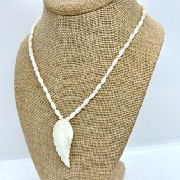 VINTAGE MOTHER OF PEARL MOP CARVED LEAF PENDANT NECKLACE PEARLS 925 STERLING - Picture 5 of 15